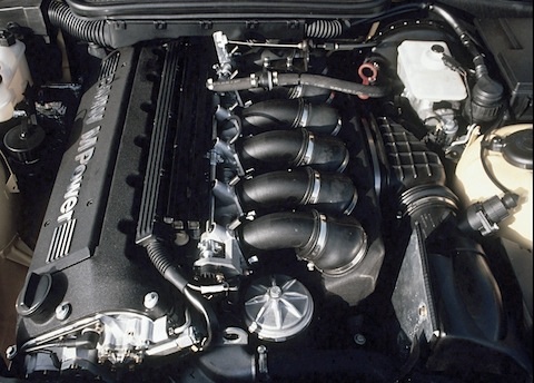 Der Reihen-Sechszylindermotor im BMW M3 E36 (1992) (© BMW AG)