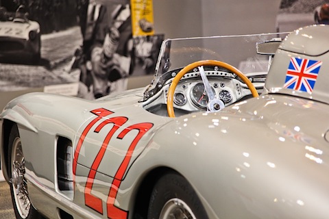 Blick ins Cockpit des Mercedes-Benz 300 SLR von 1955 an der Techno Classica 2015