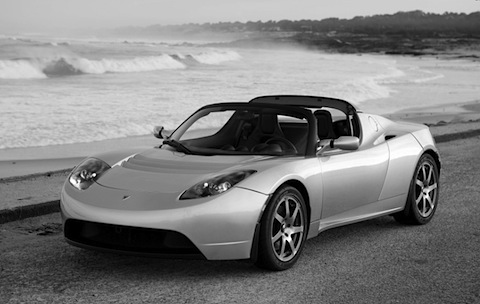 Tesla Roadster am Strand