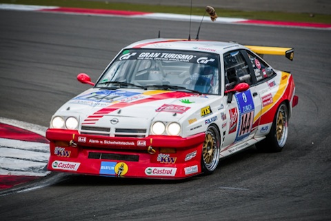 Artikelbild Der Opel Manta zeigt’s der Konkurrenz am 24-Stunden-Rennen auf dem Nürburgring