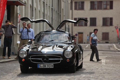 Bernd Mayländer fährt im Mercedes 300 SL Flügeltürer ein