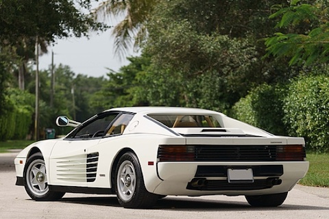 Heck des Ferrari Testarossa 1986 aus der Fernsehserie Miami Vice (© Mecum)