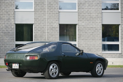 Heckansicht des Porsche 928 von 1978 (© Daniel Reinhard)