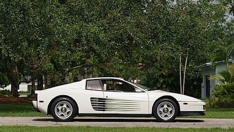 Silhouette des Ferrari Testarossa 1986 aus der Fernsehserie Miami Vice (© Mecum)