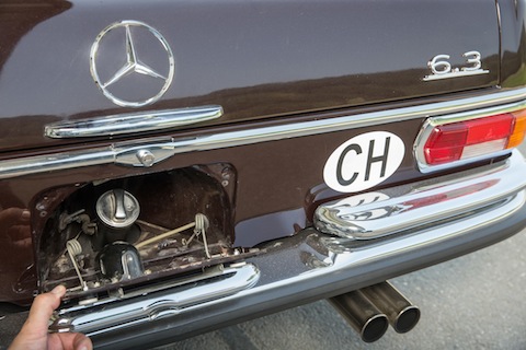 Offene Tankklappe beim Mercedes-Benz 300 SEL 6.3 (© Daniel Reinhard)