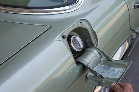 Offene Tankklappe beim Mercedes-Benz 450 SEL 6.9 (© Daniel Reinhard)