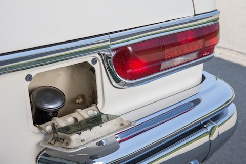 Offene Tankklappe beim Mercedes-Benz 600 (© Daniel Reinhard)