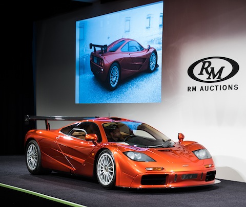 Versteigerung des des modernen McLaren F1 LM Spec von 1998 durch RM/Sotheby's in Monterey 2015 (© Darin Schnabel)