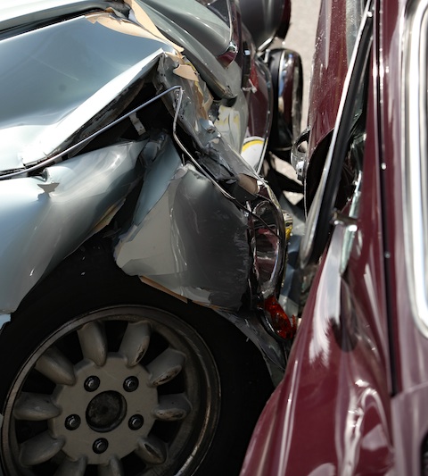 Verkeilte Austin-Healey und Porsche 911