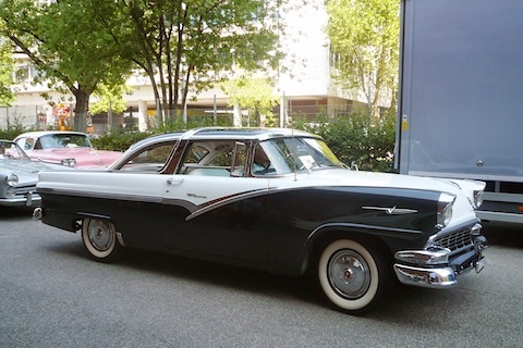 Ford Fairlane Crown Victoria 1956 (© Roger Gloor)