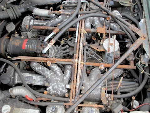Motorraum des Jaguar XJ 12 C von 1976 - H&H Auctions