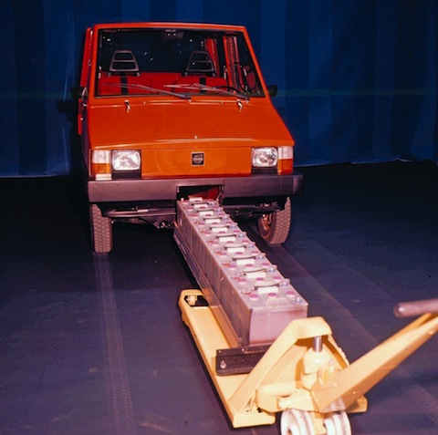 Volvo Electric Vehicle 1976 mit Batterie-Pack (© Werk / Volvo)