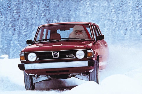 Subaru 1600 mit dem Weihnachtsmann
