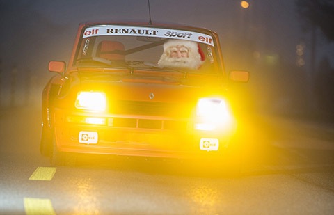 Renault 5 Turbo und der Weihnachtsmann