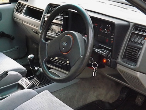 Cockpit des Ford Sierra XR8 von 1985 (© CCA)