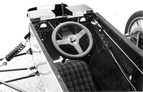 Cockpit des Solarautos von Mercedes-Benz aus dem Jahr 1985