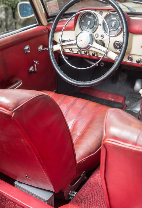Einbau einer frühen Generation des neuen Systems in einem Mercedes-Benz 190 SL
