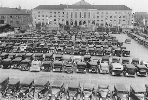 Artikelbild Fotos von früher - Parkplatz der Schweizer Mustermesse im Basel der Dreissigerjahre