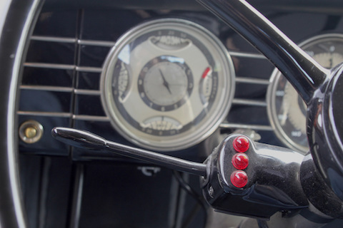 Blinker am Lincoln Model K V12 LeBaron Coupe (1936)