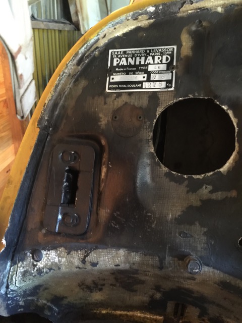 Kunststoffaufbau beim Panhard PL 17