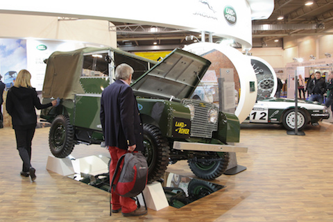 Komplett erneuerter Land Rover Series 1 an der Techno Classica 2016