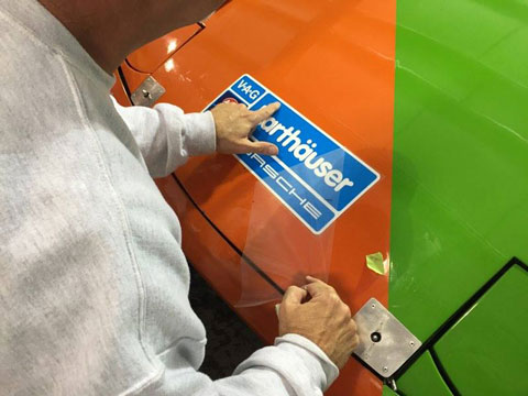 Porsche 914/6 von Reinhold Karthäuser im Jahr 2015 in den USA - Sticker auf der Haube