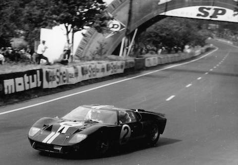 Chris Amon siegt mit Bruce McLaren in Le Mans 1966