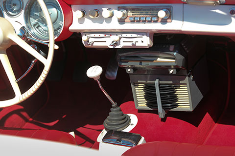 Vorgänger der Kassettenfächer - Schallplattenablage im BMW 507