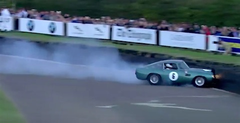 Aston Martin DB4 GT Crash bei der Kinrara Trophy - Goodwood Revival 2016
