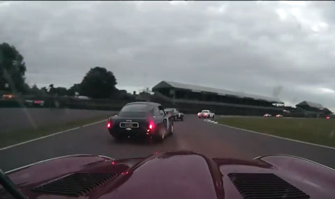Cockpit-Perspektive gegen Schluss der Kinrara Trophy - Goodwood Revival 2016