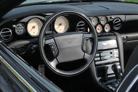 Armaturenbrett des Bentley Azure