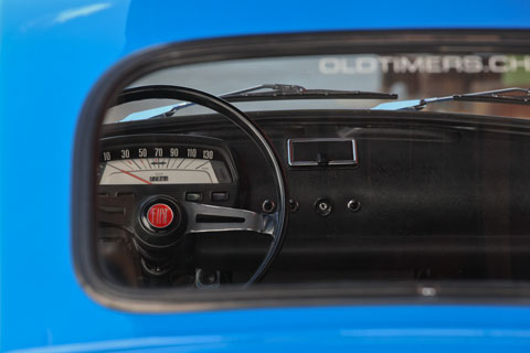 Cockpit des Fiat 500 L von 1969