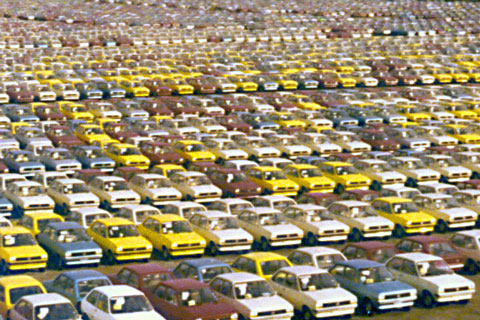 Wartende Ford Fiesta im Jahr 1978 (© Ford Motor Company / Werk)