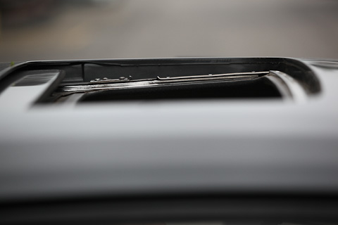 Offenes Schiebedach beim Ford Capri 2800i von 1982