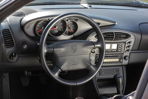 Cockpit des Porsche Boxster von 1997