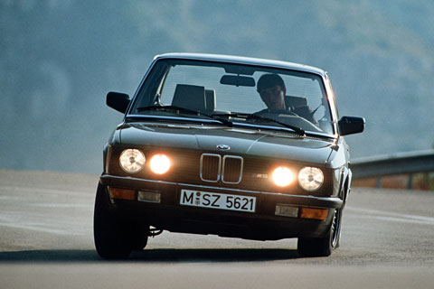BMW M5 von 1984 (© BMW AG)
