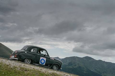 Die Zwillinge Klaus und Jost Wildbolz im Austin A35 2008 an der Ennstal-Classic (© Daniel-Reinhard)