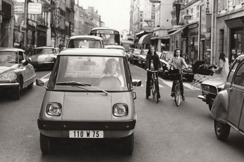 Mimima von 1973 im Verkehr in Paris (© Courtesy Rétromobile)