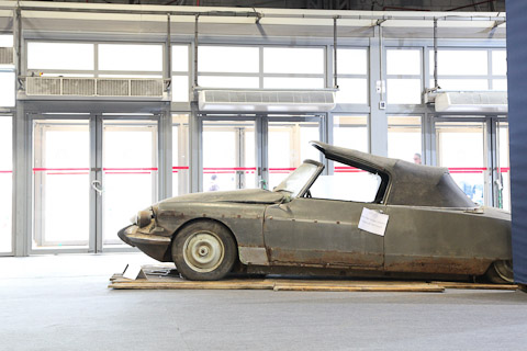Seitenansicht des Citroën DS 19 Cabriolet 1965 Scheunenfund bei Artcurial 2017