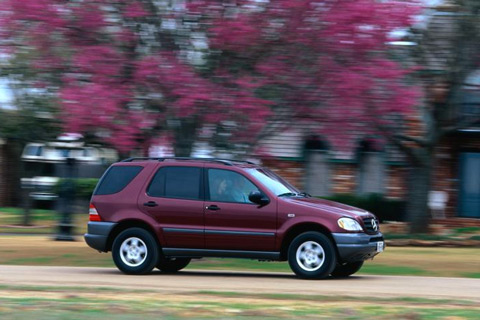 Mercedes-Benz M-Klasse von 1997 (© Daimler AG)
