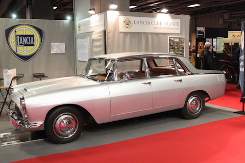 Lancia Flaminia auf dem Clubstand an der Rétrmobile in Paris 2017