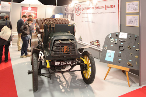 Panhard & Levassor auf dem Clubstand an der Rétrmobile in Paris 2017