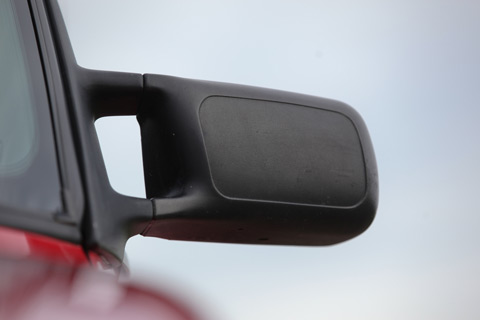 Rückspiegel am Saab 900i