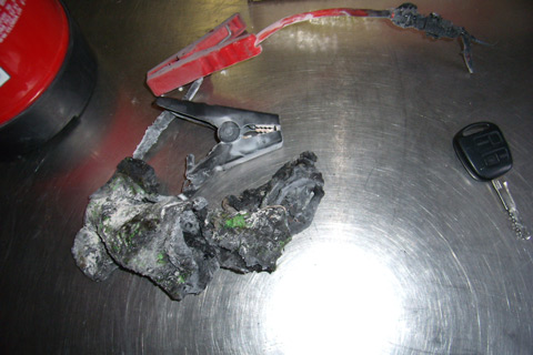 Verbranntes Starthilfegerät