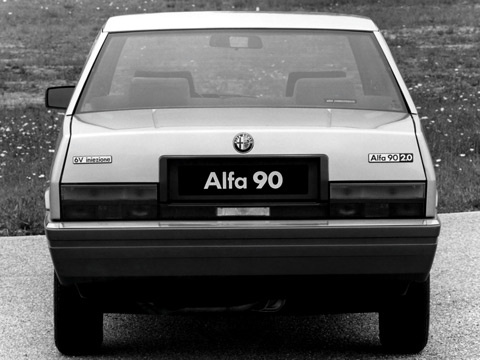 Heckansicht des Alfa Romeo 90