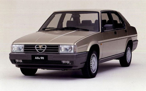 Frontansicht des Alfa Romeo 90