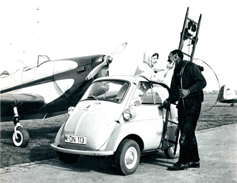 BMW Isetta mit einem Kaminfeger im Jahr 1959
