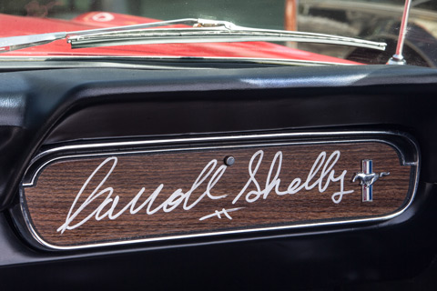 Artikelbild Carroll Shelby und seine Unterschrift