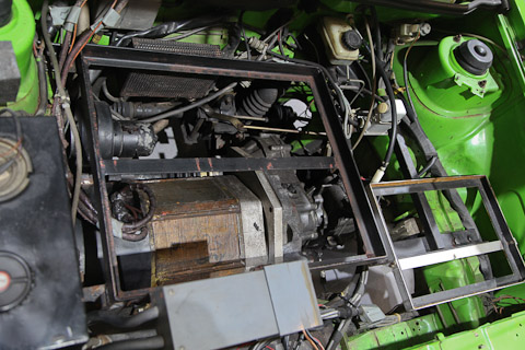 Motorraum des VW Elektro-Golf I von 1976