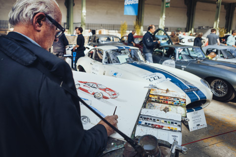 Autos der Tour Auto 2017 im Grand Palais in Paris werden gemalt (© Antoine Dellenbach)